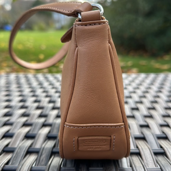 VTG: Coach Hampton Demi Leather Hobo - Camel Color. Comes W/COACH DUST BAG - Picture 8 of 16